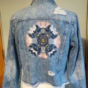 Bebe Women’s MEDIUM distressed embellished denim jean jacket, cut out